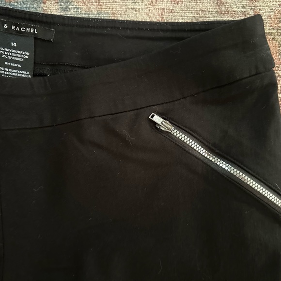 Women’s Size 14 Black Zac & Rachel Capris. Excellent Condition! - Picture 3 of 5